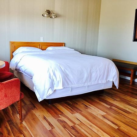 Laurie'S Inn Шетикам Экстерьер фото